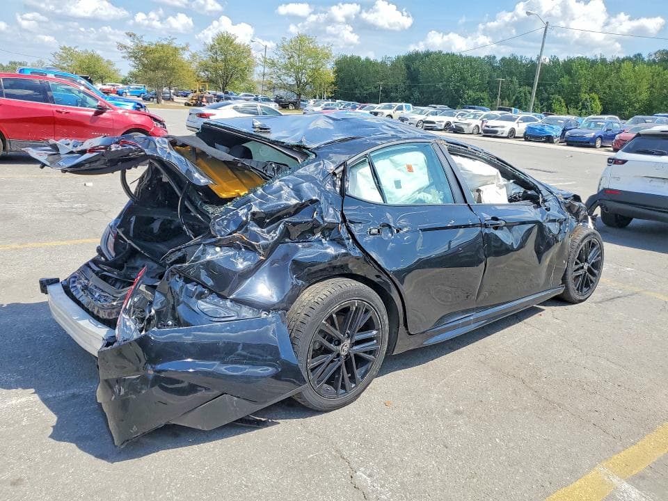 2025 TOYOTA CAMRY SE 3