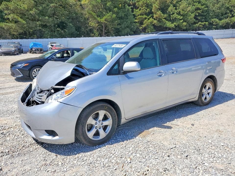 2017 TOYOTA SIENNA LE