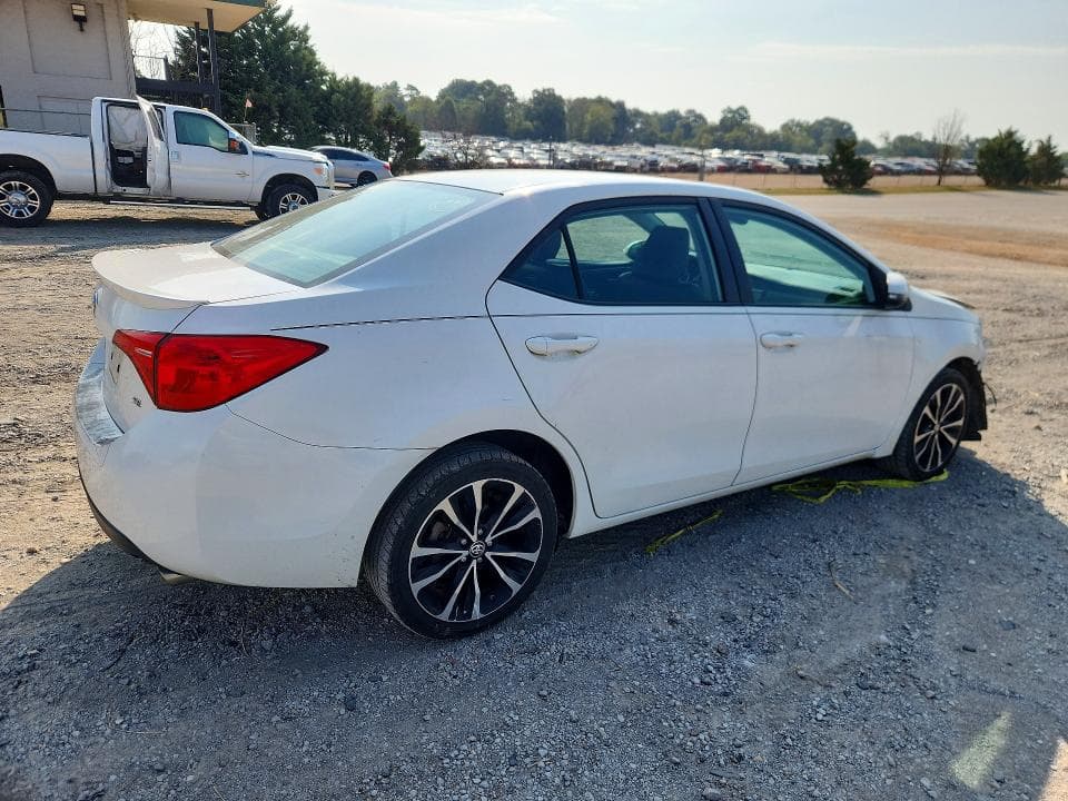2017 TOYOTA COROLLA SE 3