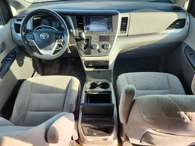 2017 TOYOTA SIENNA 8