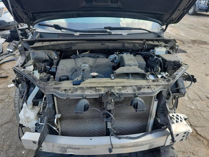 2019 TOYOTA HIGHLANDER LE 12