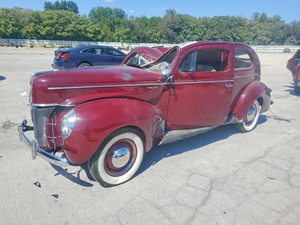 1940 FORD 2-DR SEDAN