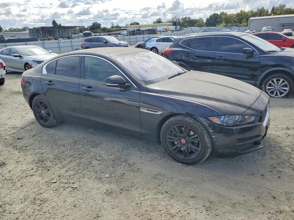 2017 JAGUAR XE PREMIUM 4