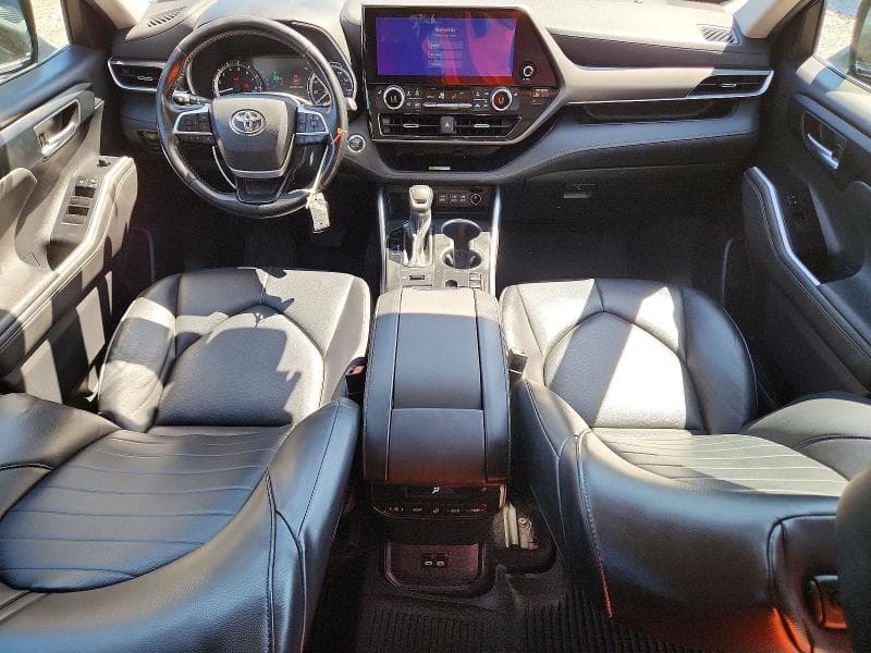 2023 TOYOTA HIGHLANDER XLE 8