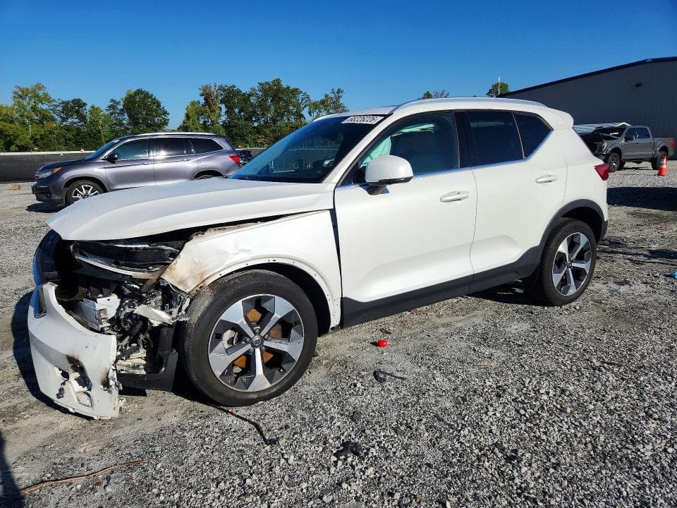 2023 VOLVO XC40 PLUS