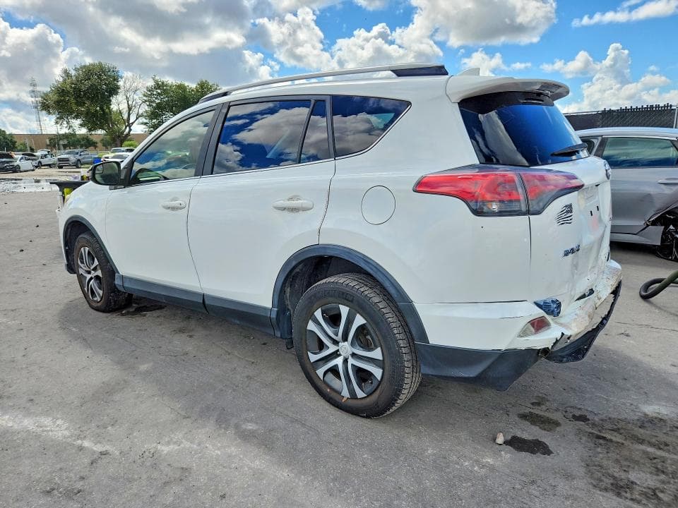 2018 TOYOTA RAV4 LE 2