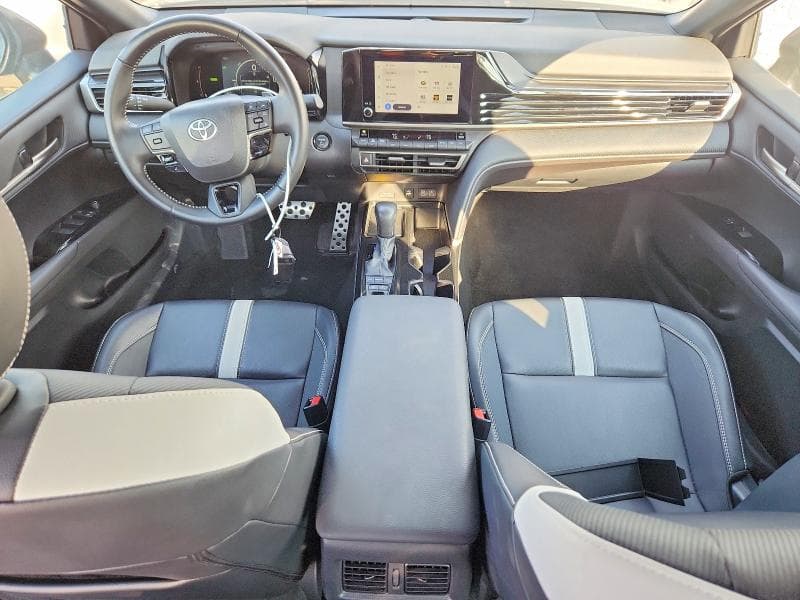 2025 TOYOTA CAMRY SE 8