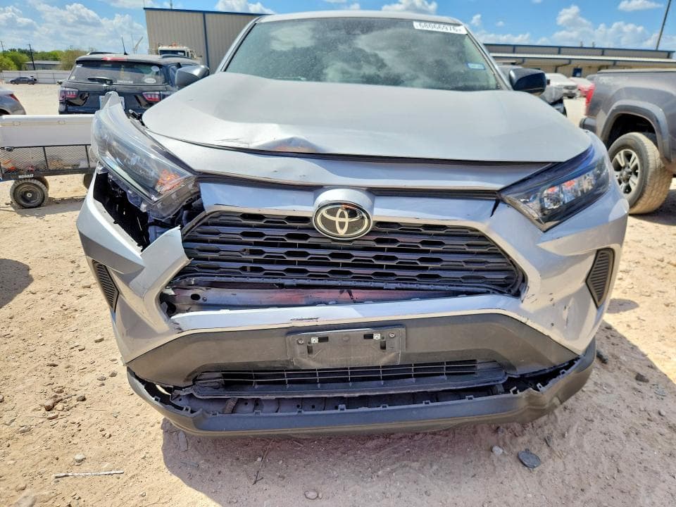 2022 TOYOTA RAV4 LE 5
