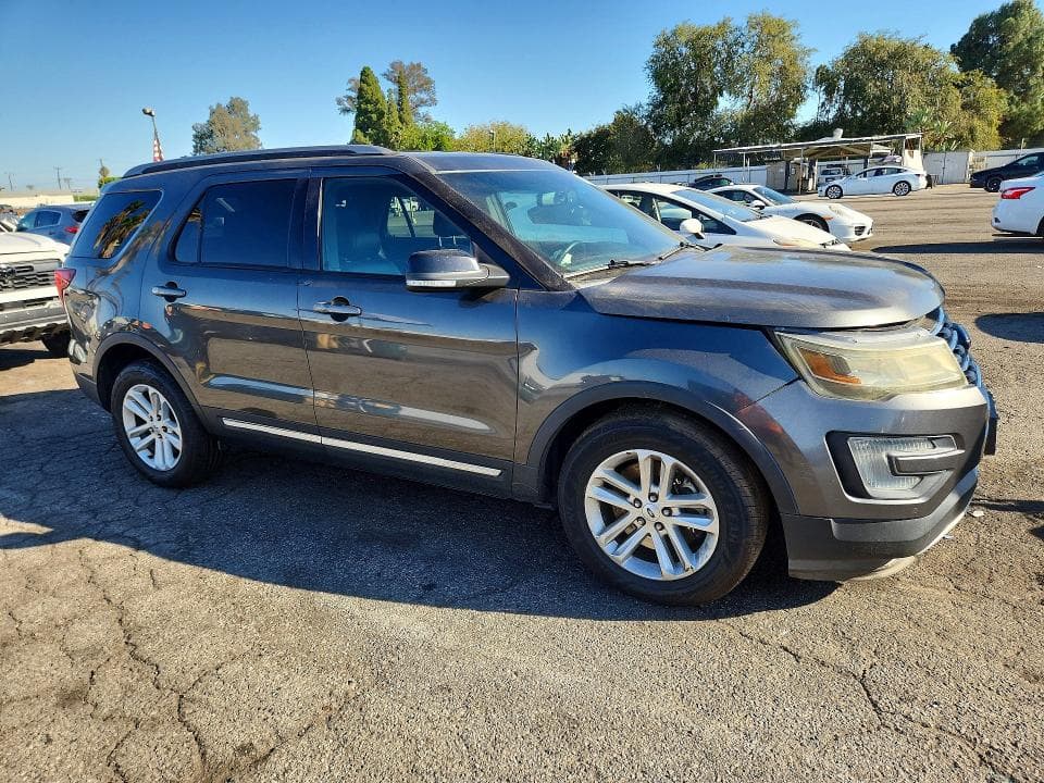 2017 FORD EXPLORER XLT 4