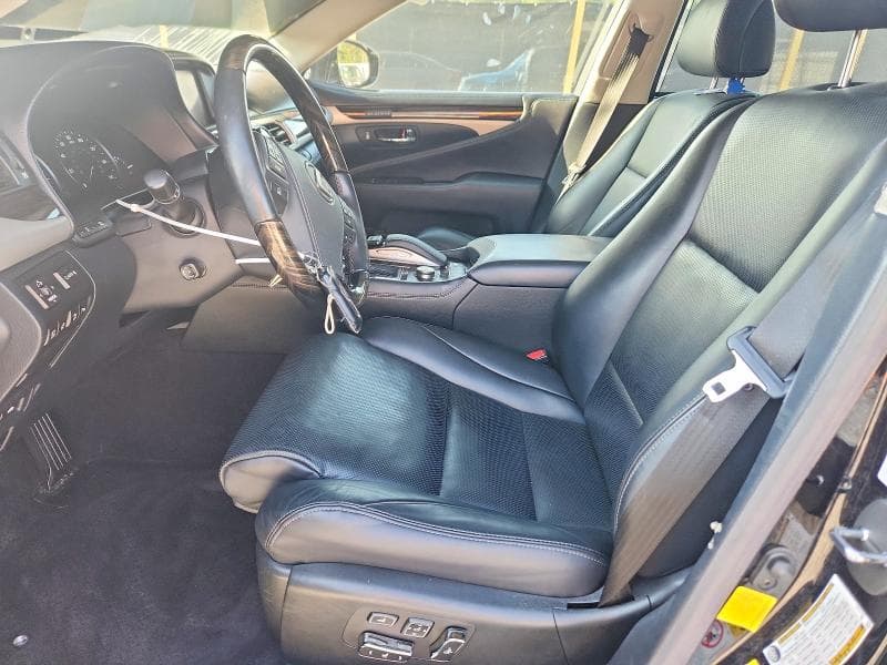 2017 LEXUS LS 460L 7