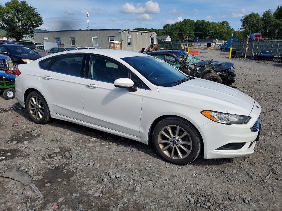 2017 FORD FUSION SE 4
