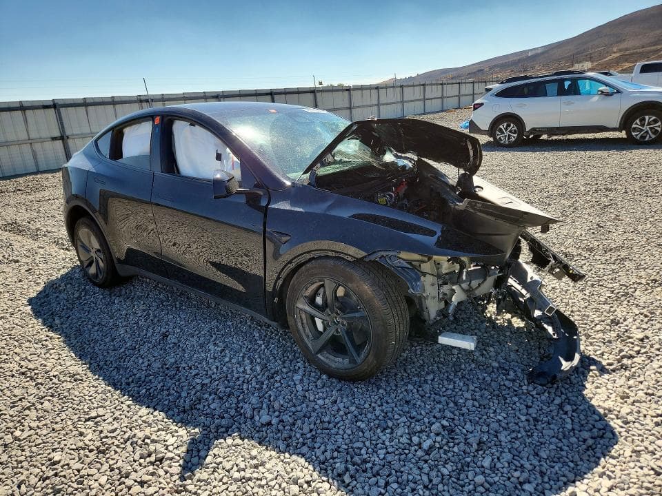2026 TESLA MODEL Y 4