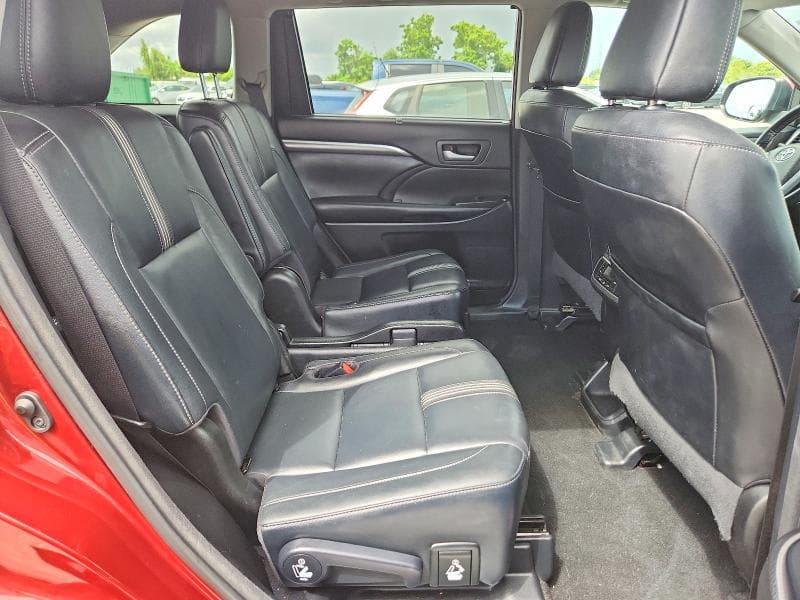 2018 TOYOTA HIGHLANDER SE 11