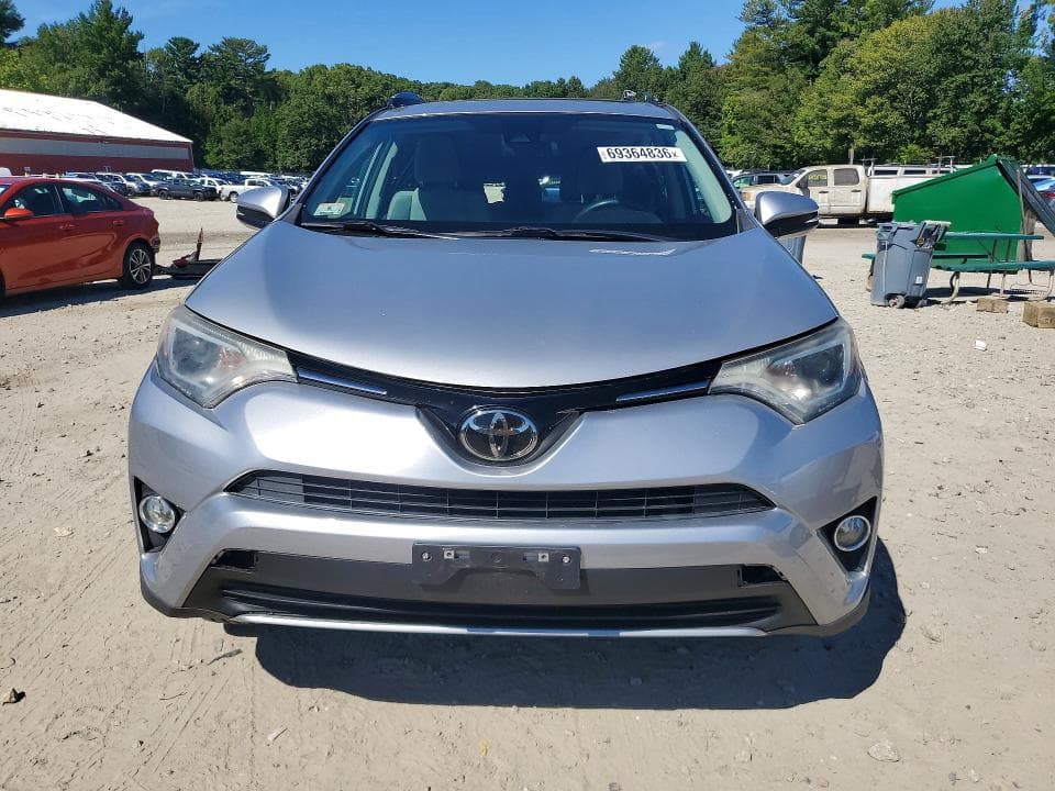 2017 TOYOTA RAV4 XLE 5