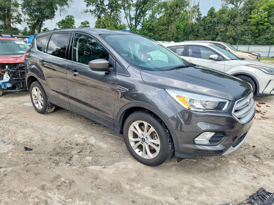 2017 FORD ESCAPE SE 4