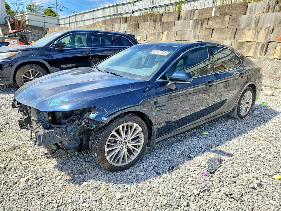 2019 TOYOTA CAMRY XLE