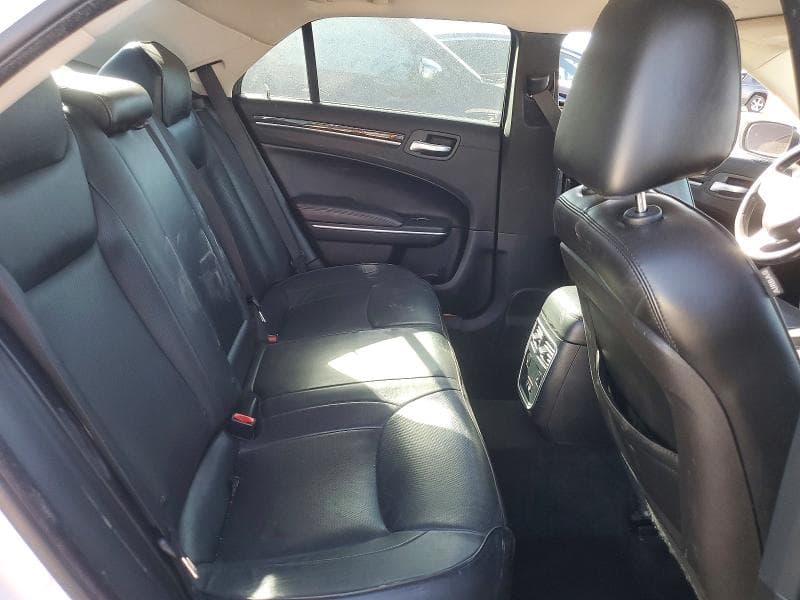 2018 CHRYSLER 300 LIMITED 10