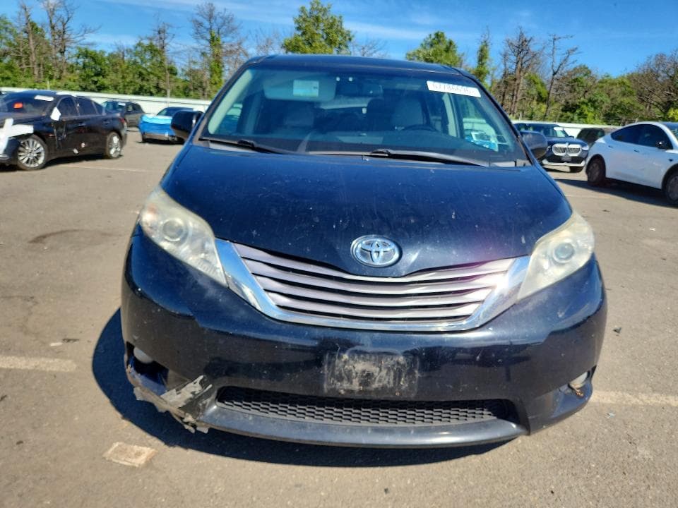 2017 TOYOTA SIENNA XLE 8-PASSENGER 5