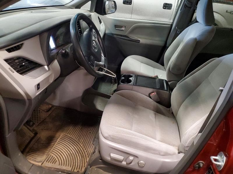 2017 TOYOTA SIENNA LE 7