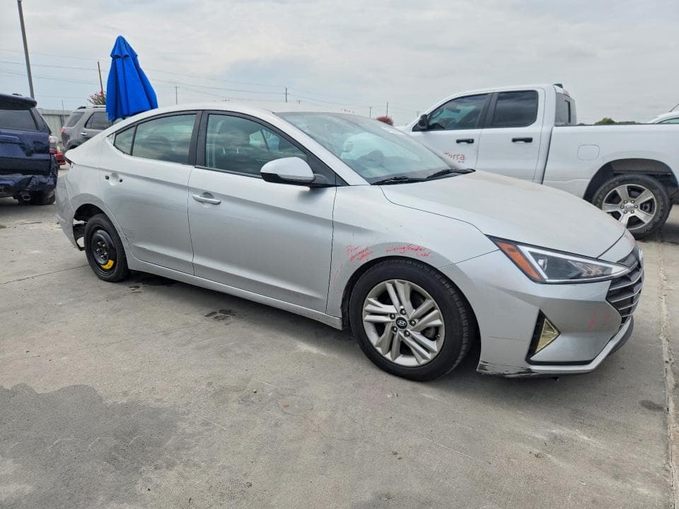 2019 HYUNDAI ELANTRA SEL 4