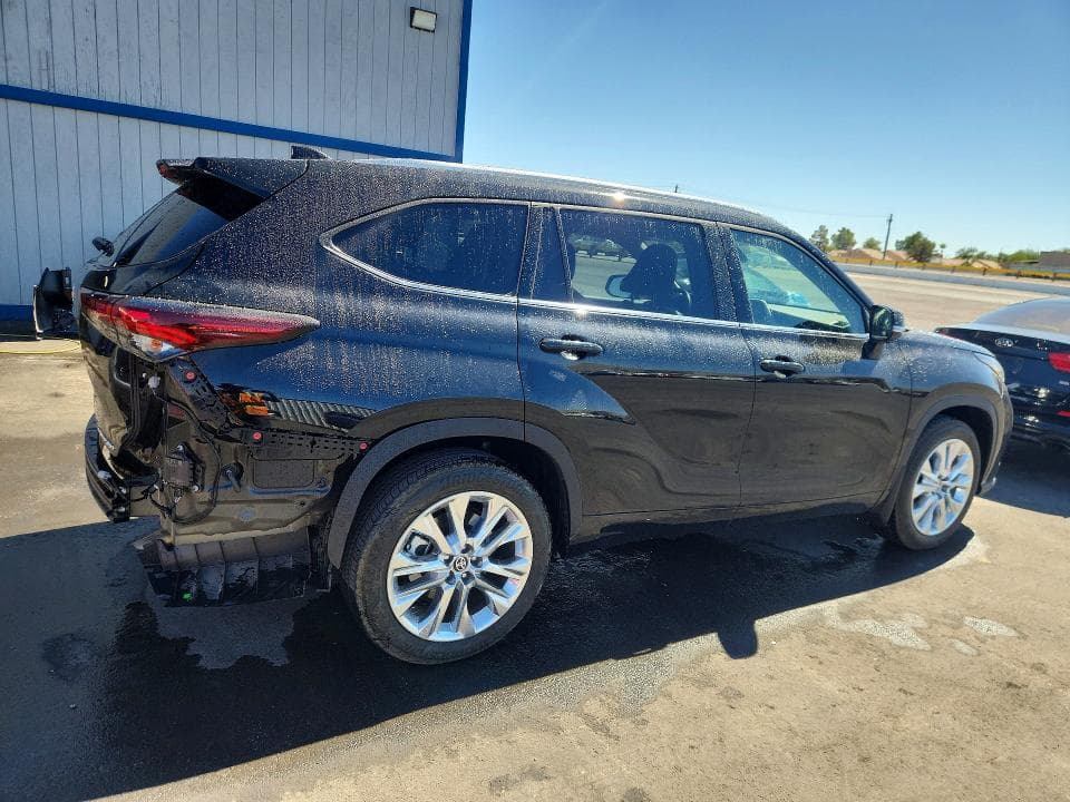 2025 TOYOTA HIGHLANDER LIMITED 3