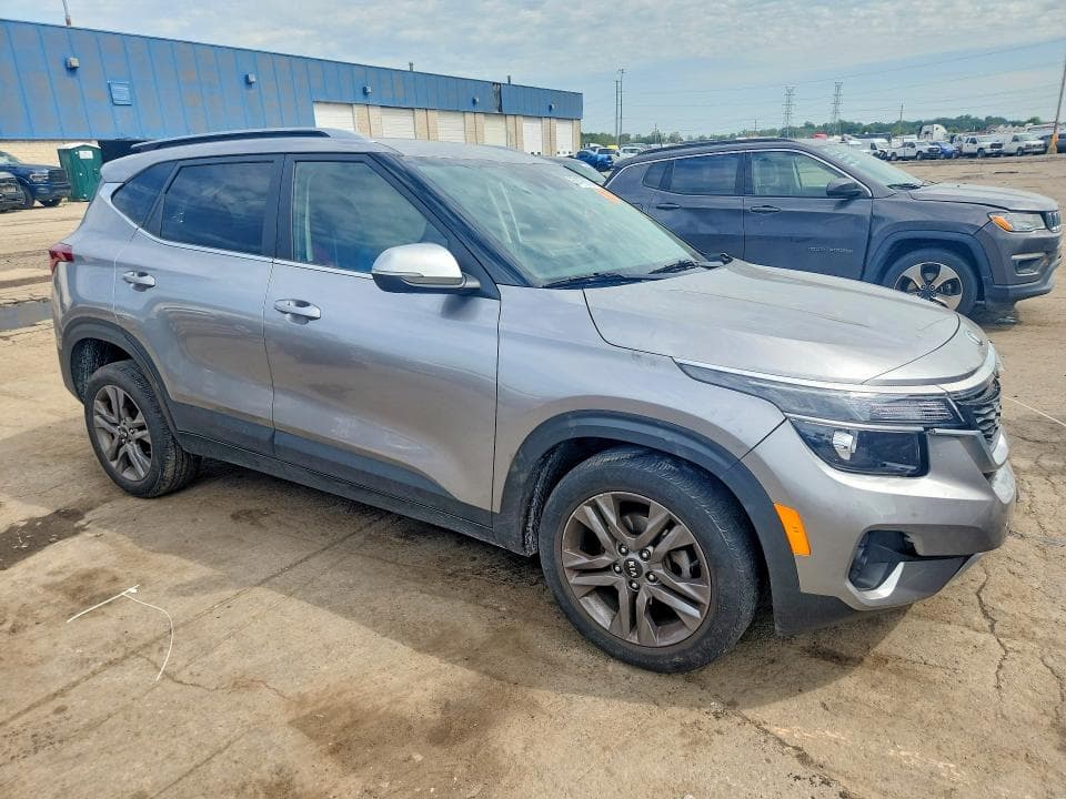 2021 KIA SELTOS S 4