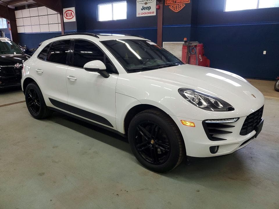 2017 PORSCHE MACAN 4