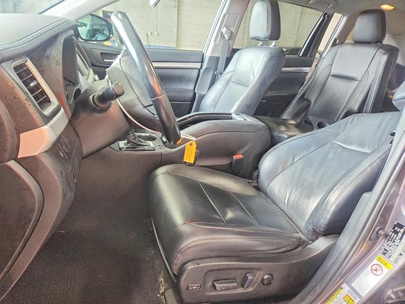 2019 TOYOTA HIGHLANDER XLE 7