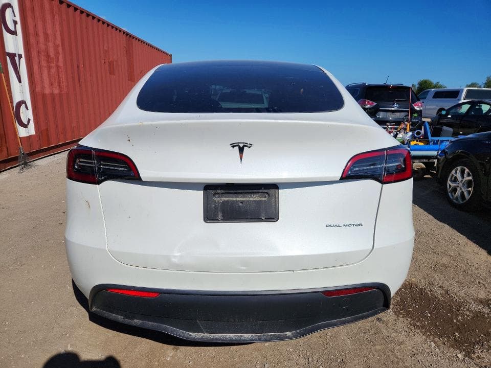 2024 TESLA MODEL Y 6