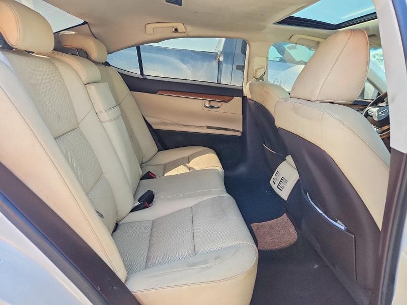 2017 LEXUS ES 300H 10