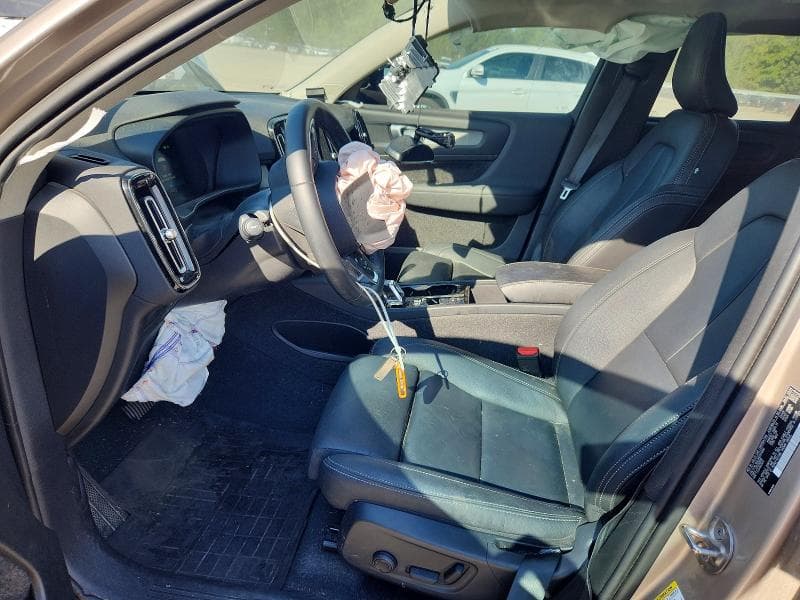 2024 VOLVO XC40 PLUS 7