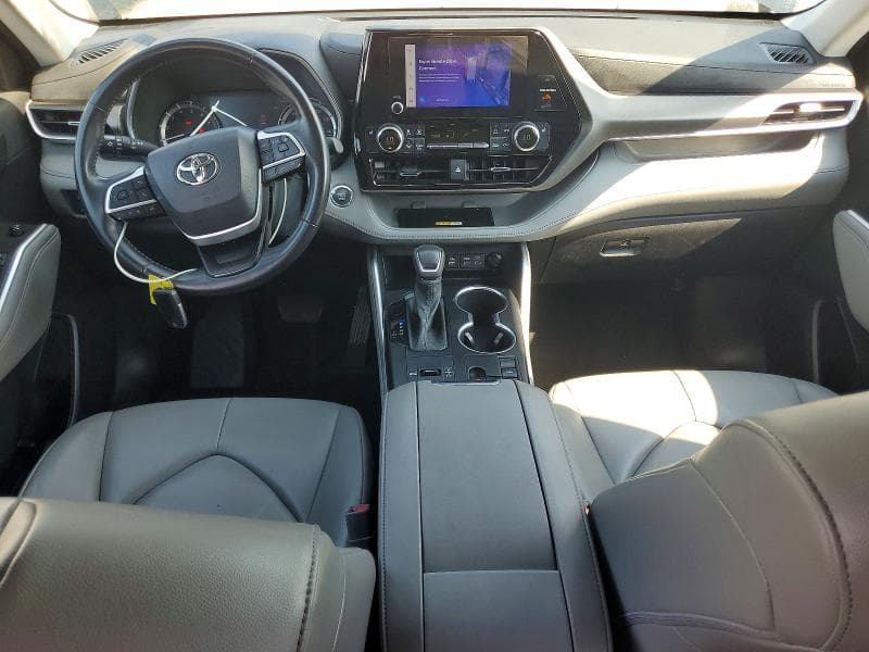 2023 TOYOTA HIGHLANDER XLE 8