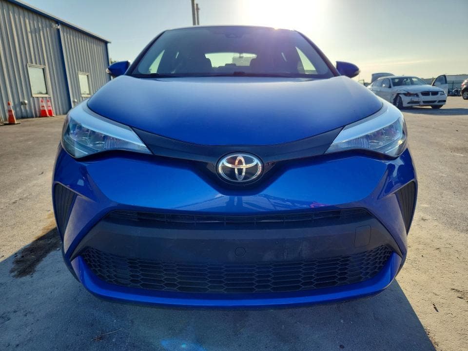 2020 TOYOTA C-HR LE 5