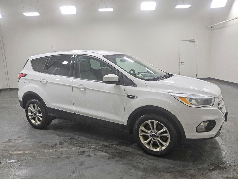 2017 FORD ESCAPE SE 4