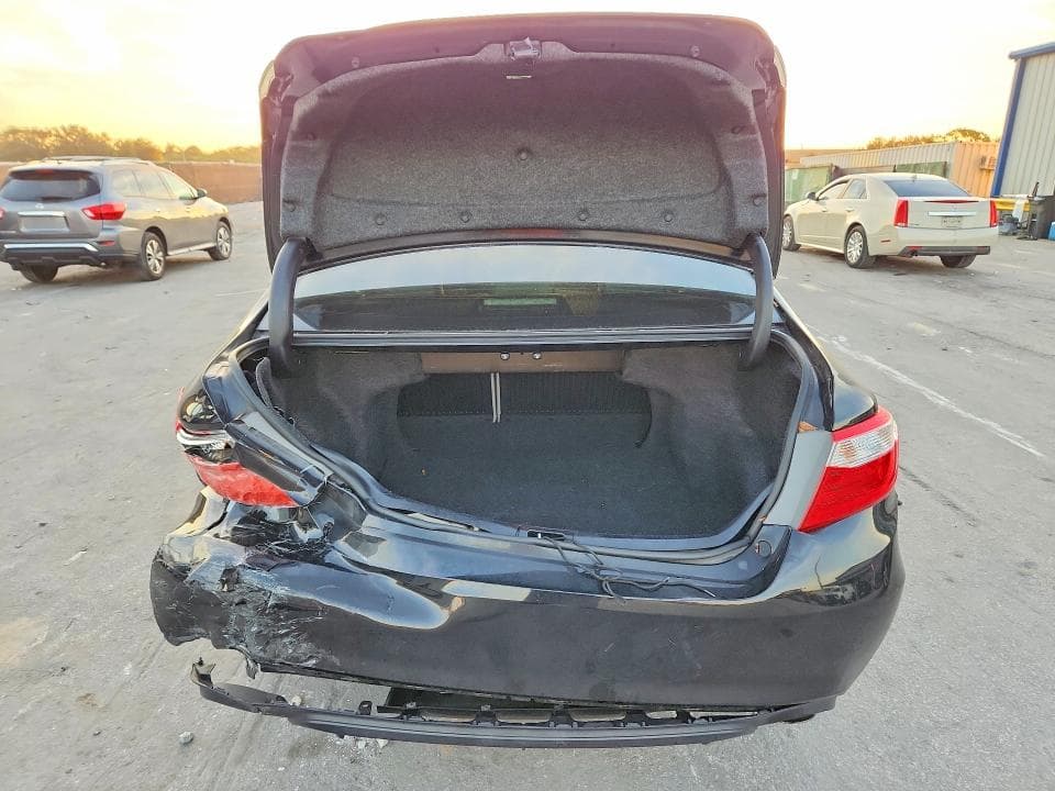 2017 TOYOTA CAMRY SE 6