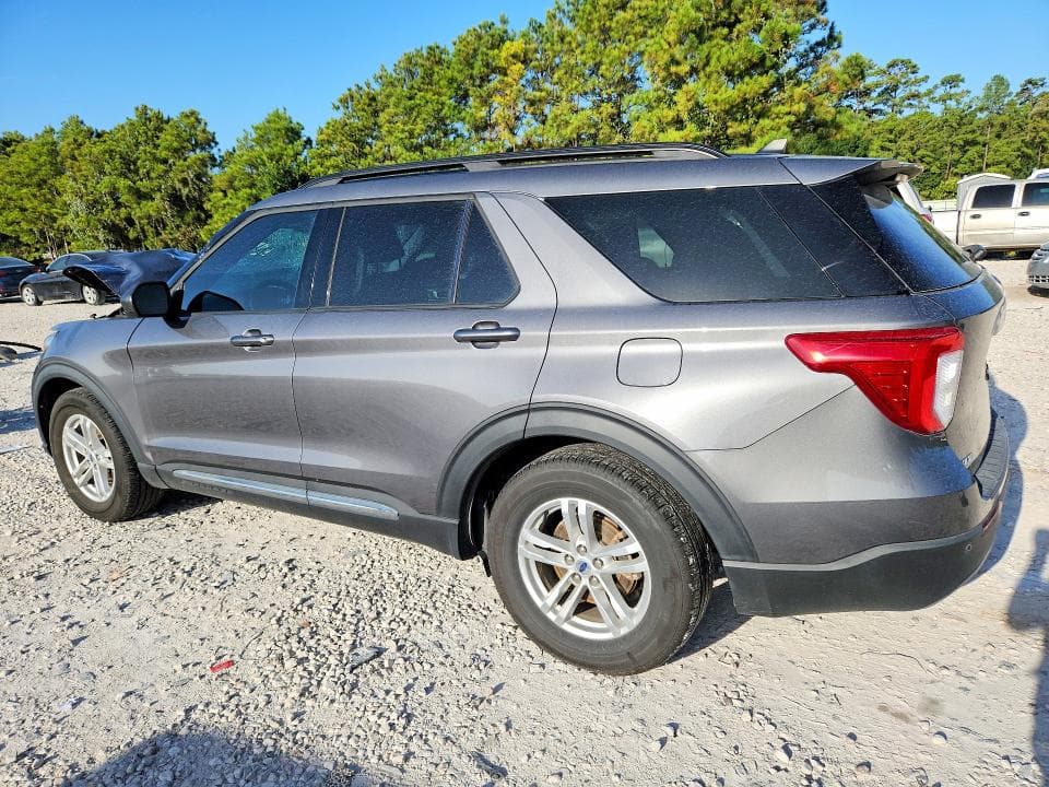 2022 FORD EXPLORER XLT 2