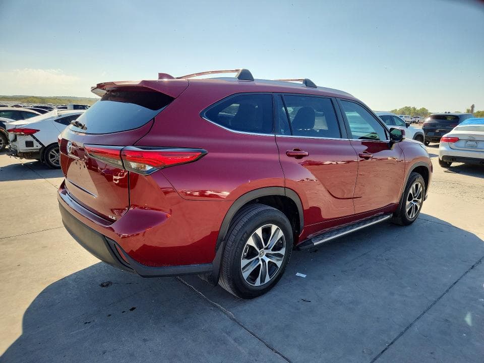 2023 TOYOTA HIGHLANDER XLE 3