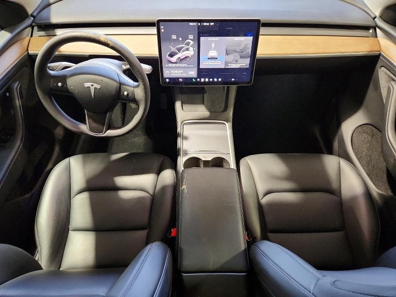 2025 TESLA MODEL Y 8