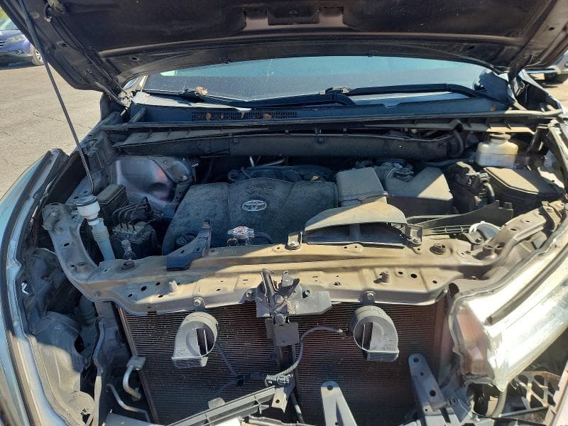 2019 TOYOTA HIGHLANDER LE 12