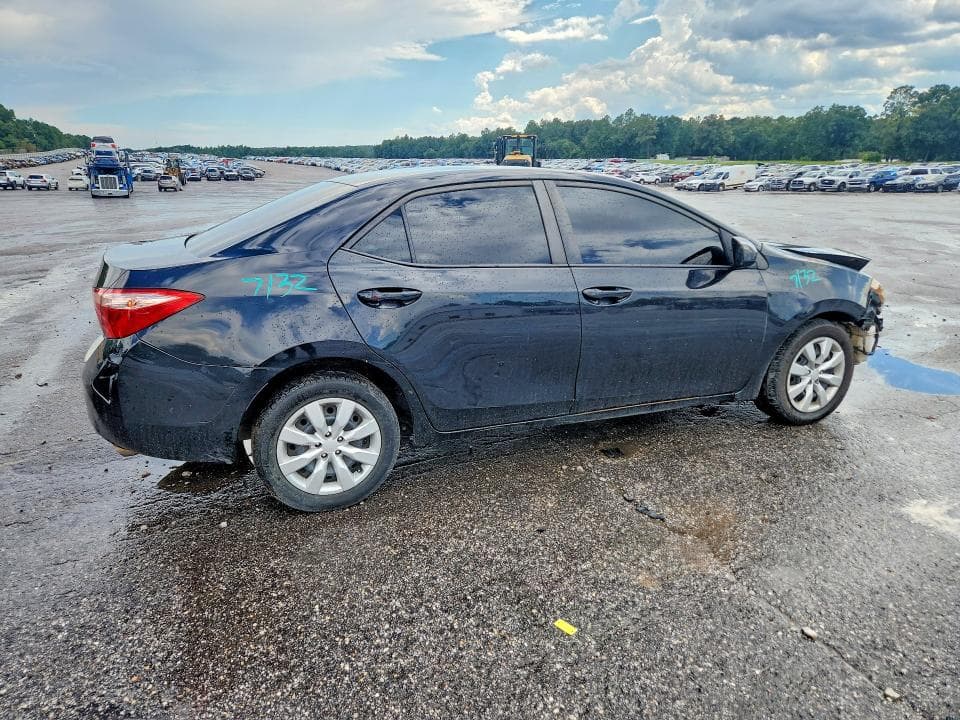 2018 TOYOTA COROLLA LE 3