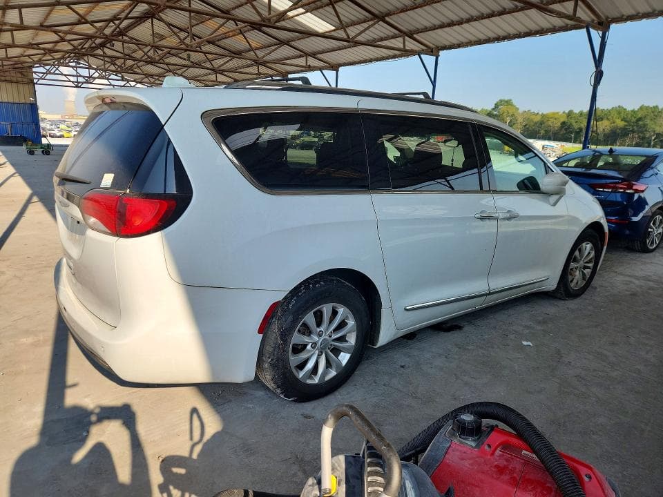2019 CHRYSLER PACIFICA TOURING L 3