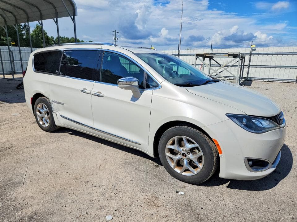 2017 CHRYSLER PACIFICA LIMITED 4