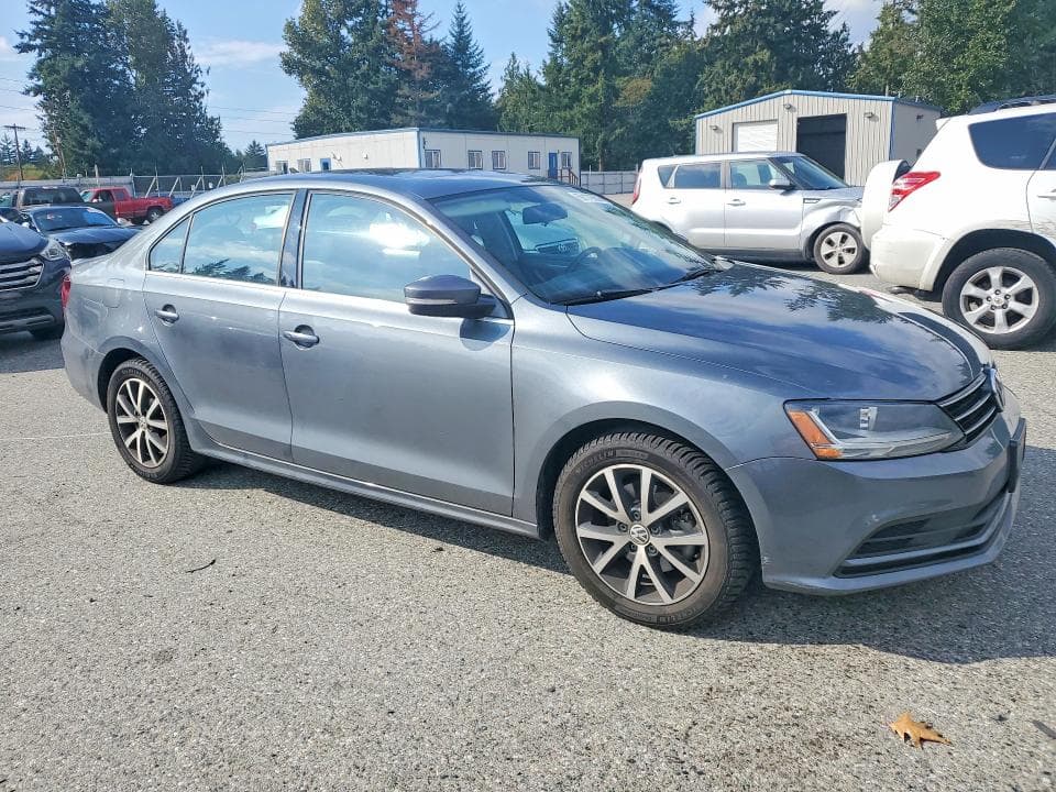 2017 VOLKSWAGEN JETTA SE 4