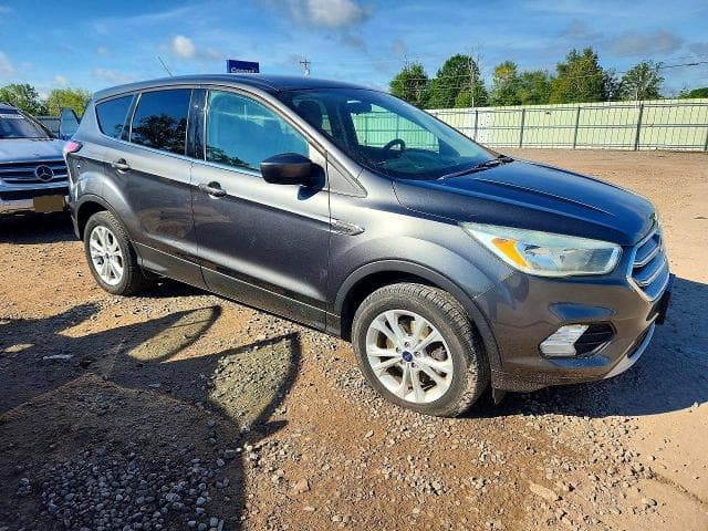 2017 FORD ESCAPE SE 4