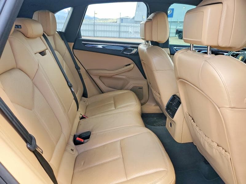 2018 PORSCHE MACAN 11
