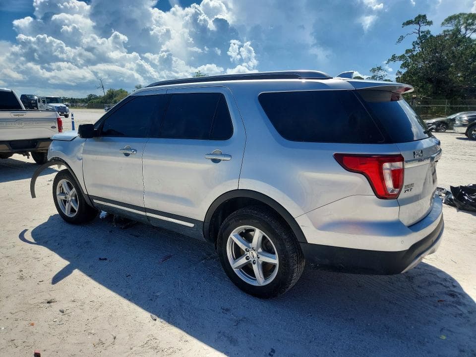 2017 FORD EXPLORER XLT 2