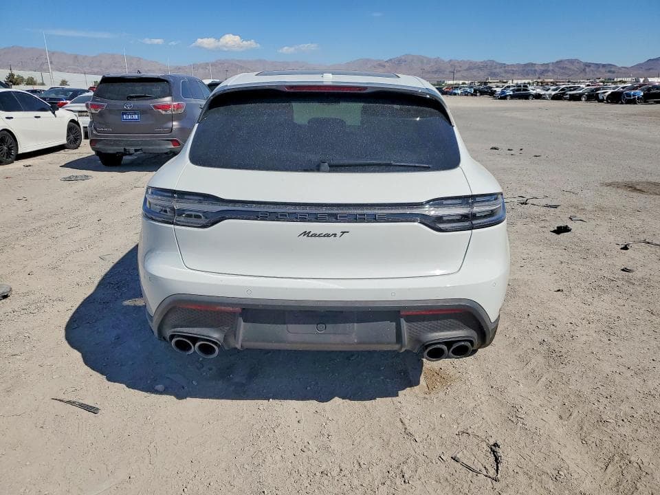 2024 PORSCHE MACAN BASE 6