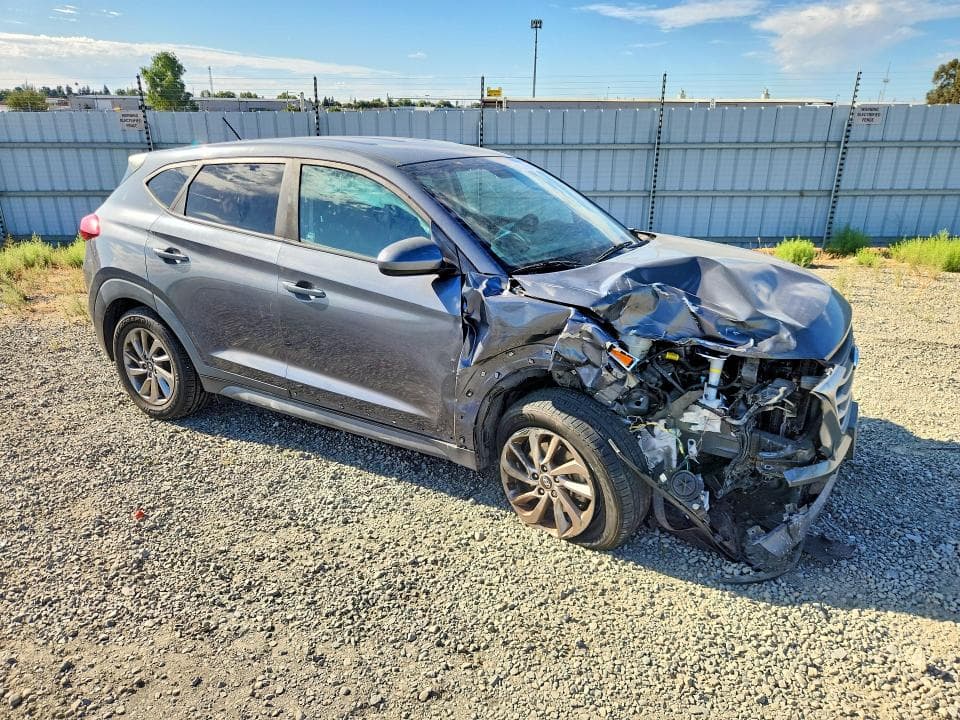 2017 HYUNDAI TUCSON SE 4