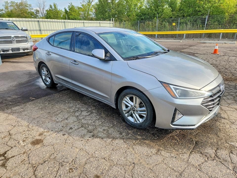 2020 HYUNDAI ELANTRA SEL 4