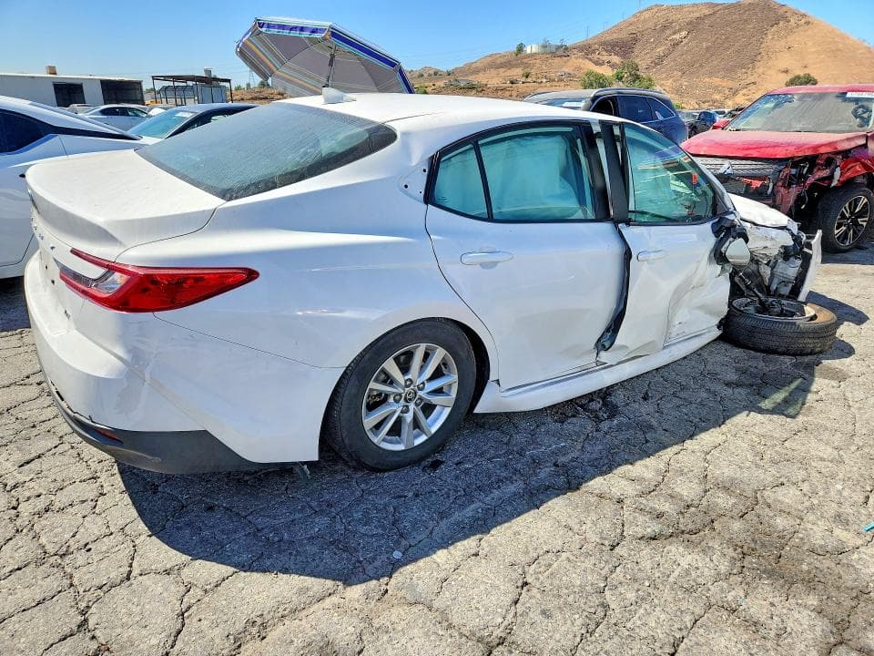 2025 TOYOTA CAMRY LE 3
